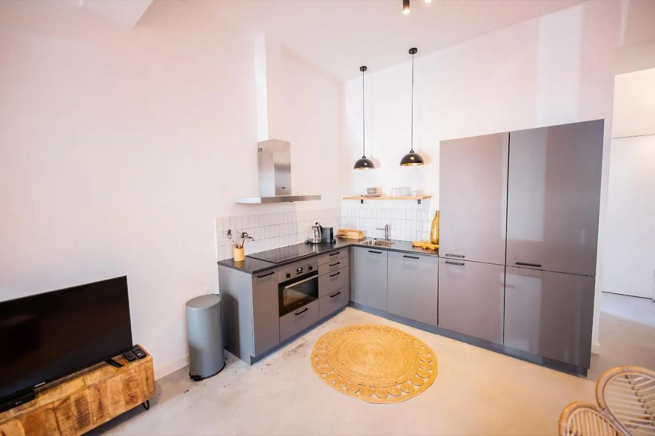Tremendous 2-Bedroom Serviced Apartment - 79 M2 Roterdão 0*,  Países Baixos